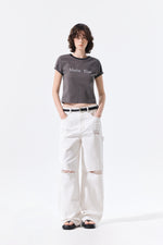 Áo cropped nữ với cổ tròn, tay ngắn và logo Matin Kim, chất liệu cotton mềm mại.