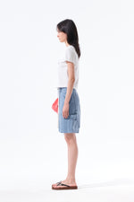 Áo cropped nữ với họa tiết chữ in và logo Matin Kim.
