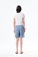 Áo cropped nữ với họa tiết chữ in và logo Matin Kim.