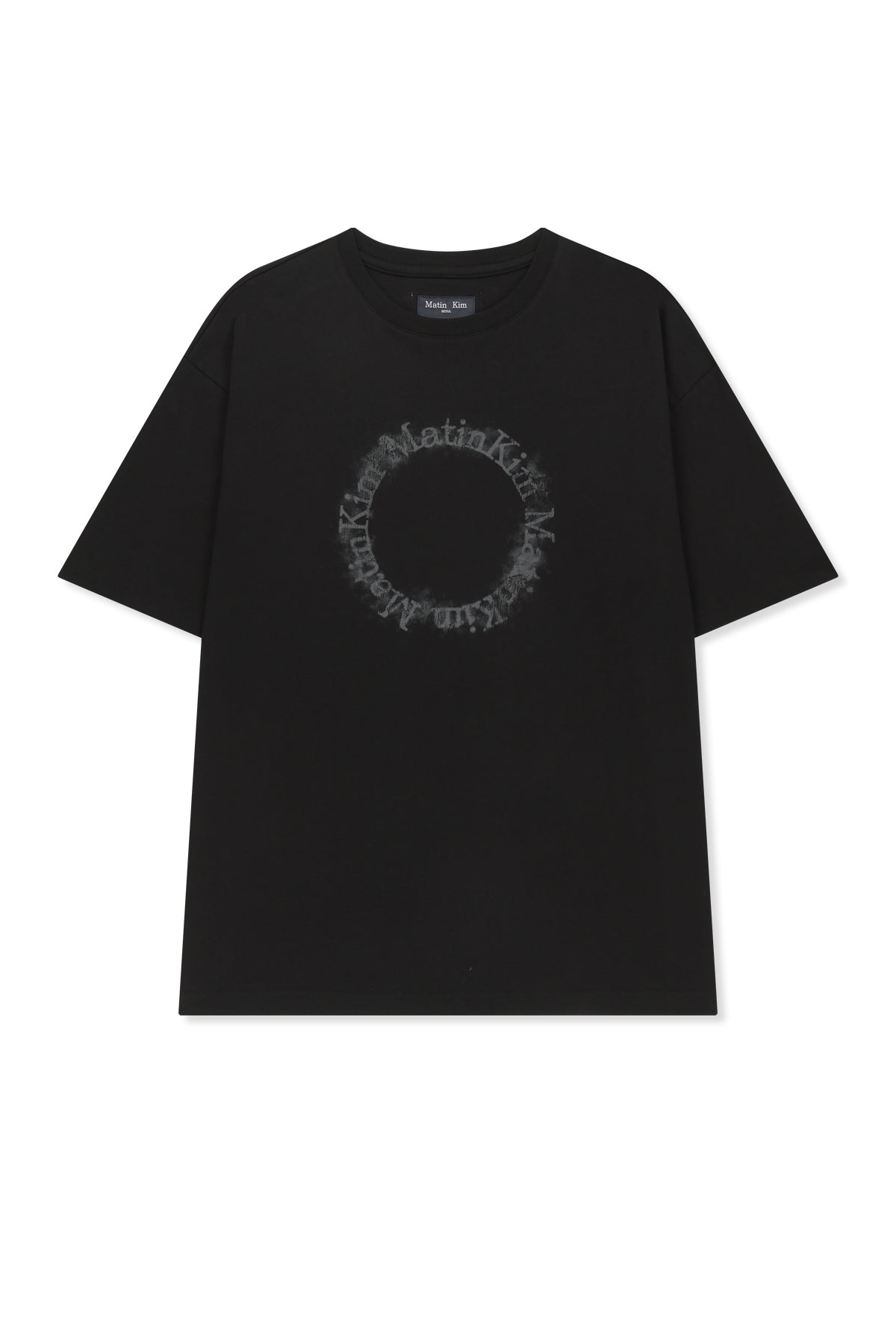 Áo phông nam cotton oversize với họa tiết in logo.