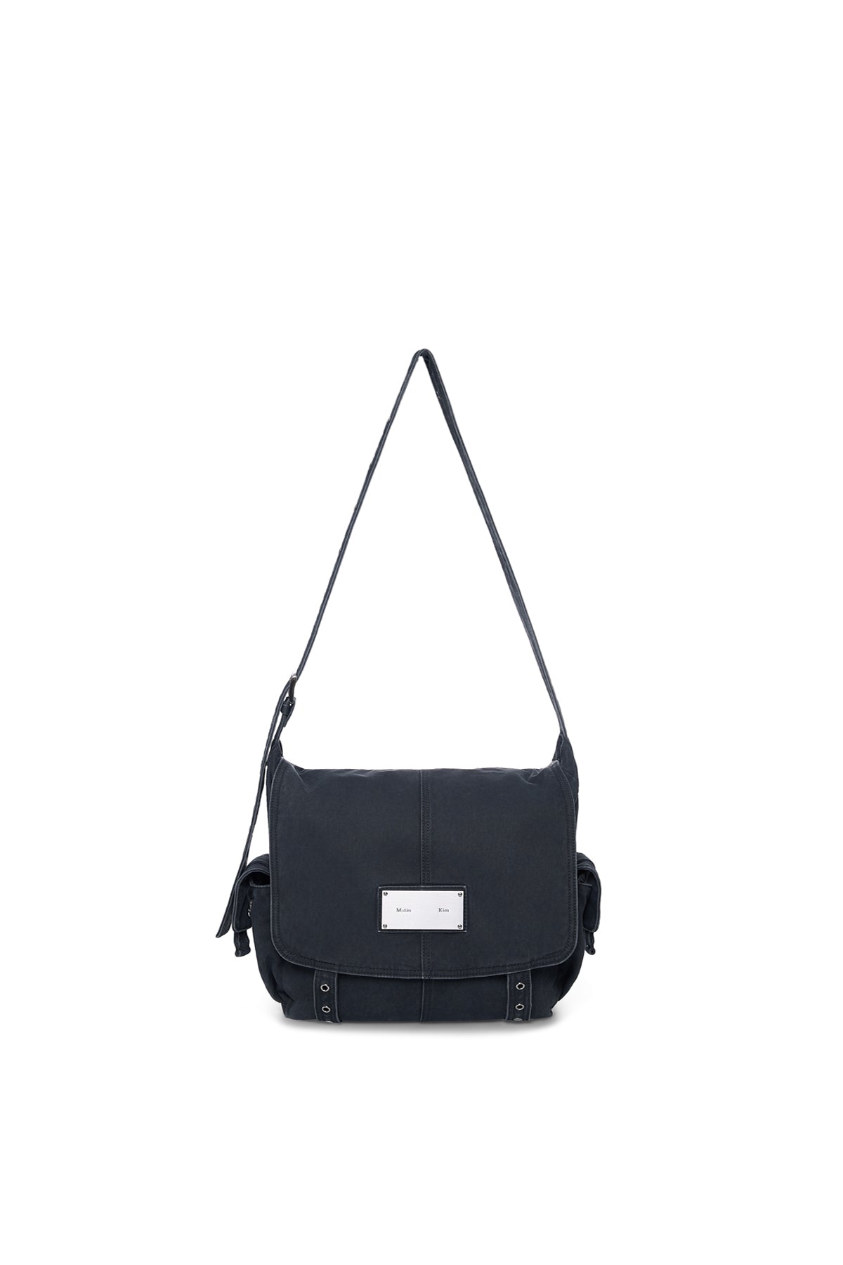 Túi du lịch weekender cotton màu navy, hiệu ứng wash, có quai xách và dây đeo chéo điều chỉnh độ dài.