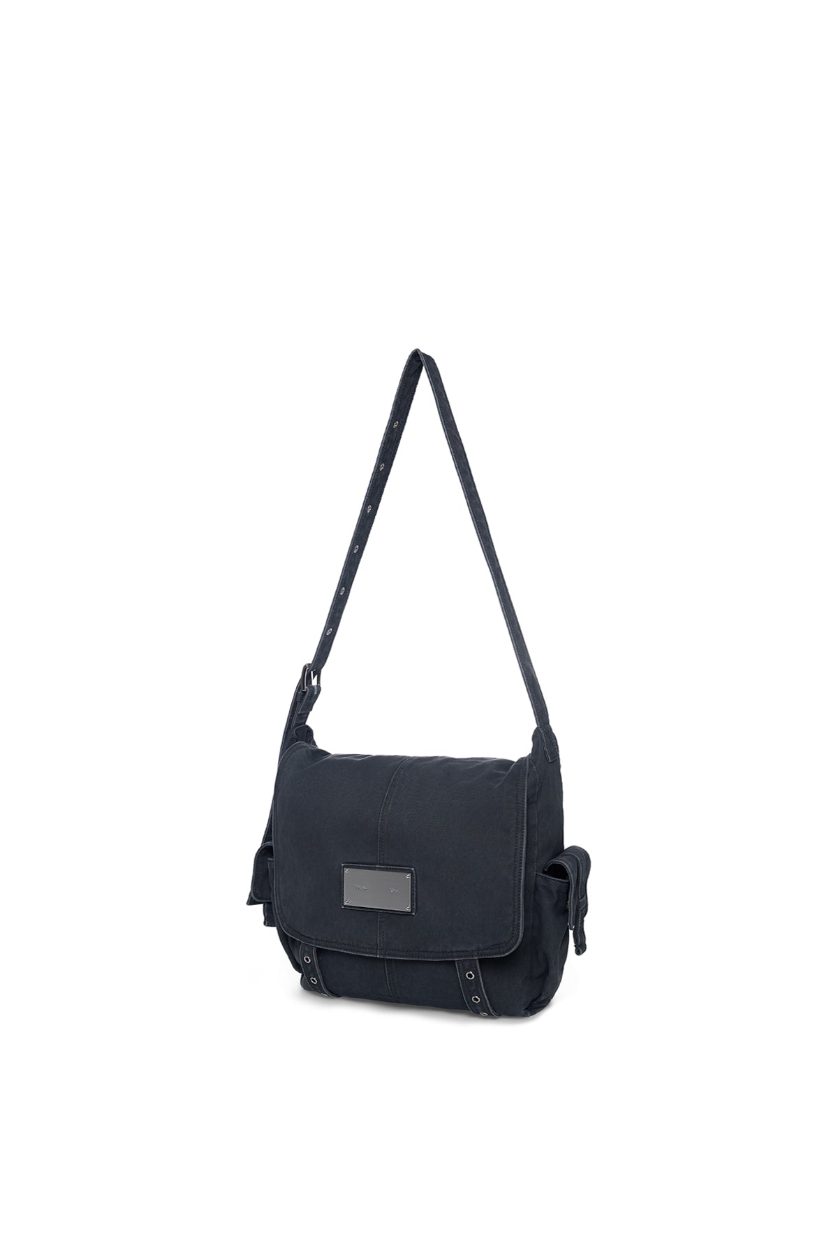 Túi du lịch weekender cotton màu navy, hiệu ứng wash, có quai xách và dây đeo chéo điều chỉnh độ dài.