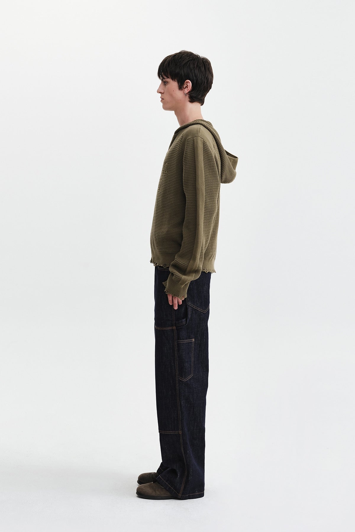 Áo sơ mi unisex màu khaki có mũ trùm, khóa kéo giữa trước, tay dài và logo Matin Kim