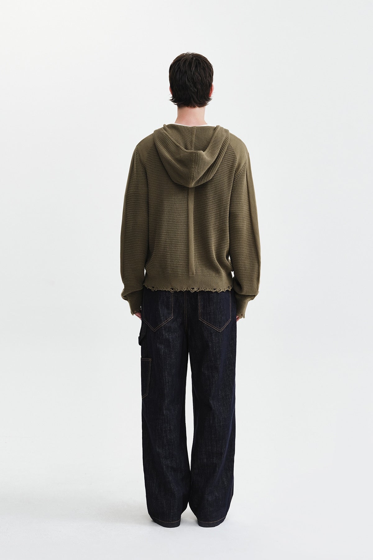Áo sơ mi unisex màu khaki có mũ trùm, khóa kéo giữa trước, tay dài và logo Matin Kim