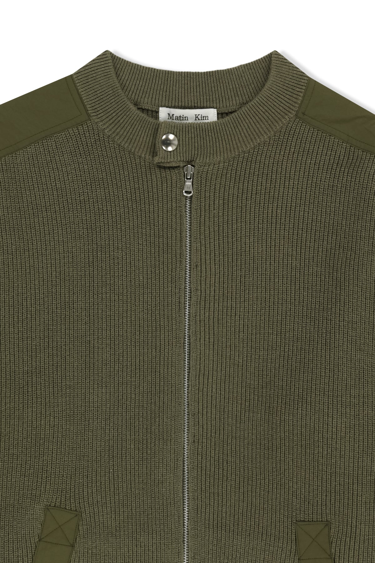 Áo sơ mi nam cotton màu khaki, tay dài, cổ tròn, có chữ ở lưng trên và hai túi hông.
