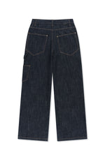 Quần denim unisex với hiệu ứng giặt bạc, túi hông và cạp cao, mang lại phong cách hiện đại.
