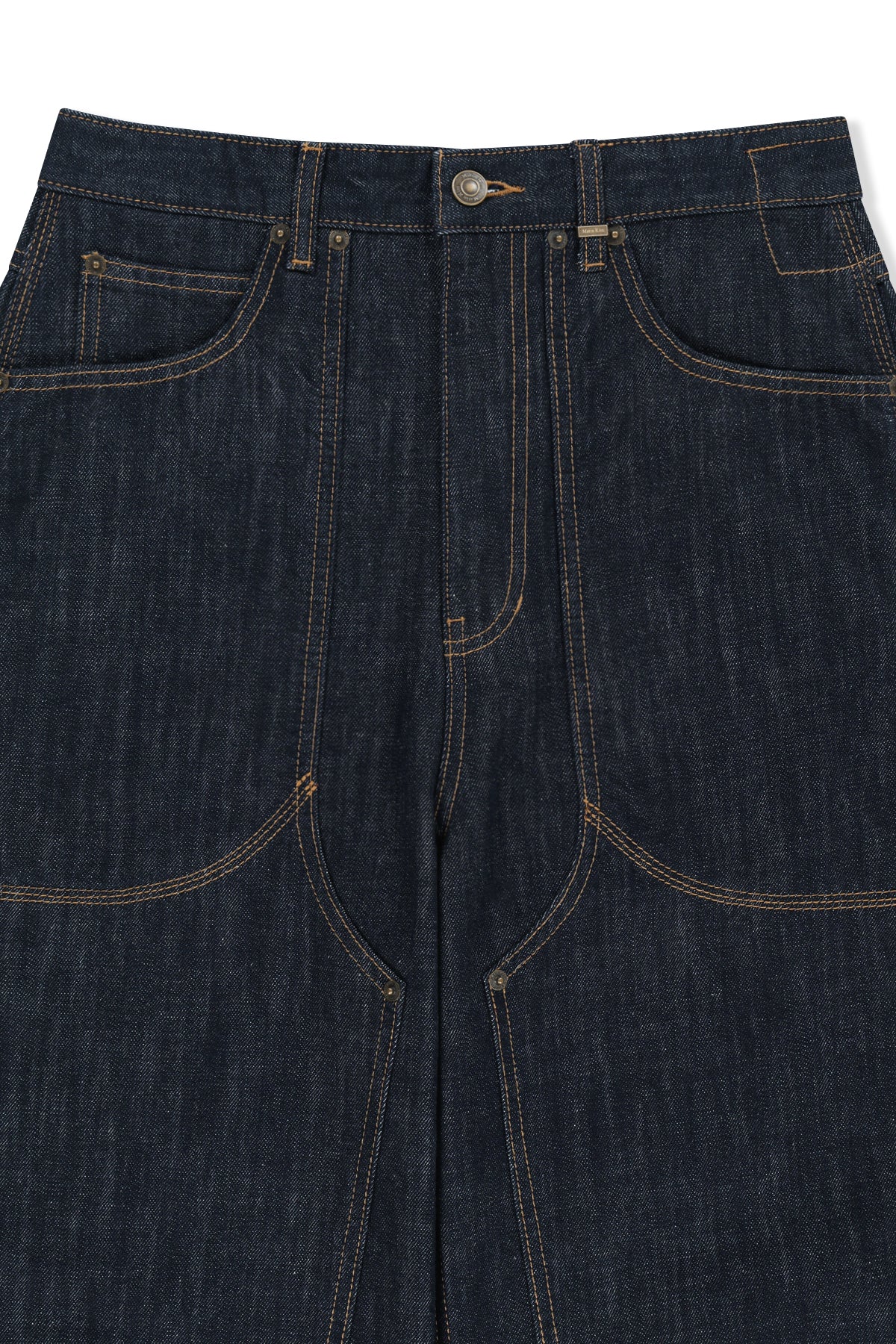 Quần denim unisex với hiệu ứng giặt bạc, túi hông và cạp cao, mang lại phong cách hiện đại.