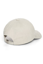Nón bóng chày unisex màu beige, vành cong, logo thêu ở mặt trước, khóa strapback điều chỉnh được.