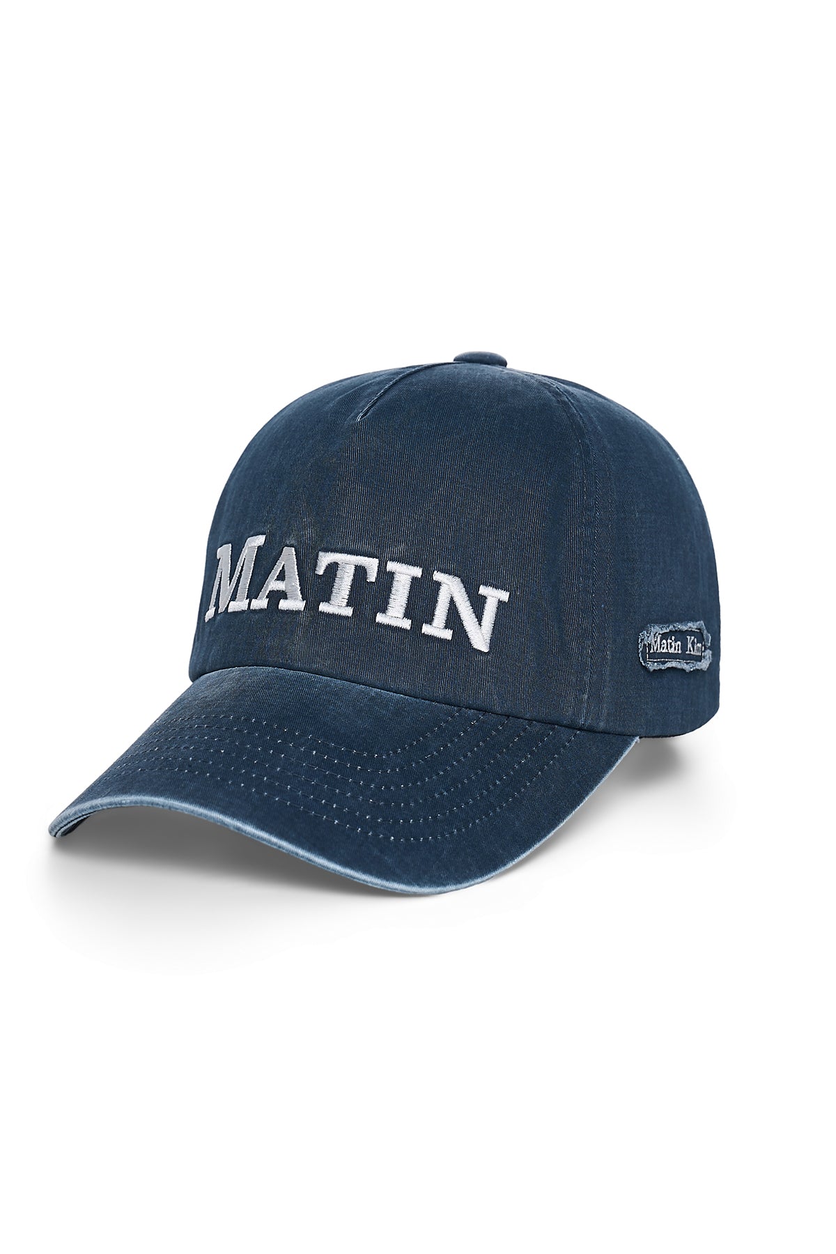 Nón bóng chày cotton màu navy, vành cong, logo thêu giữa mặt trước, khóa dây vải điều chỉnh được.
