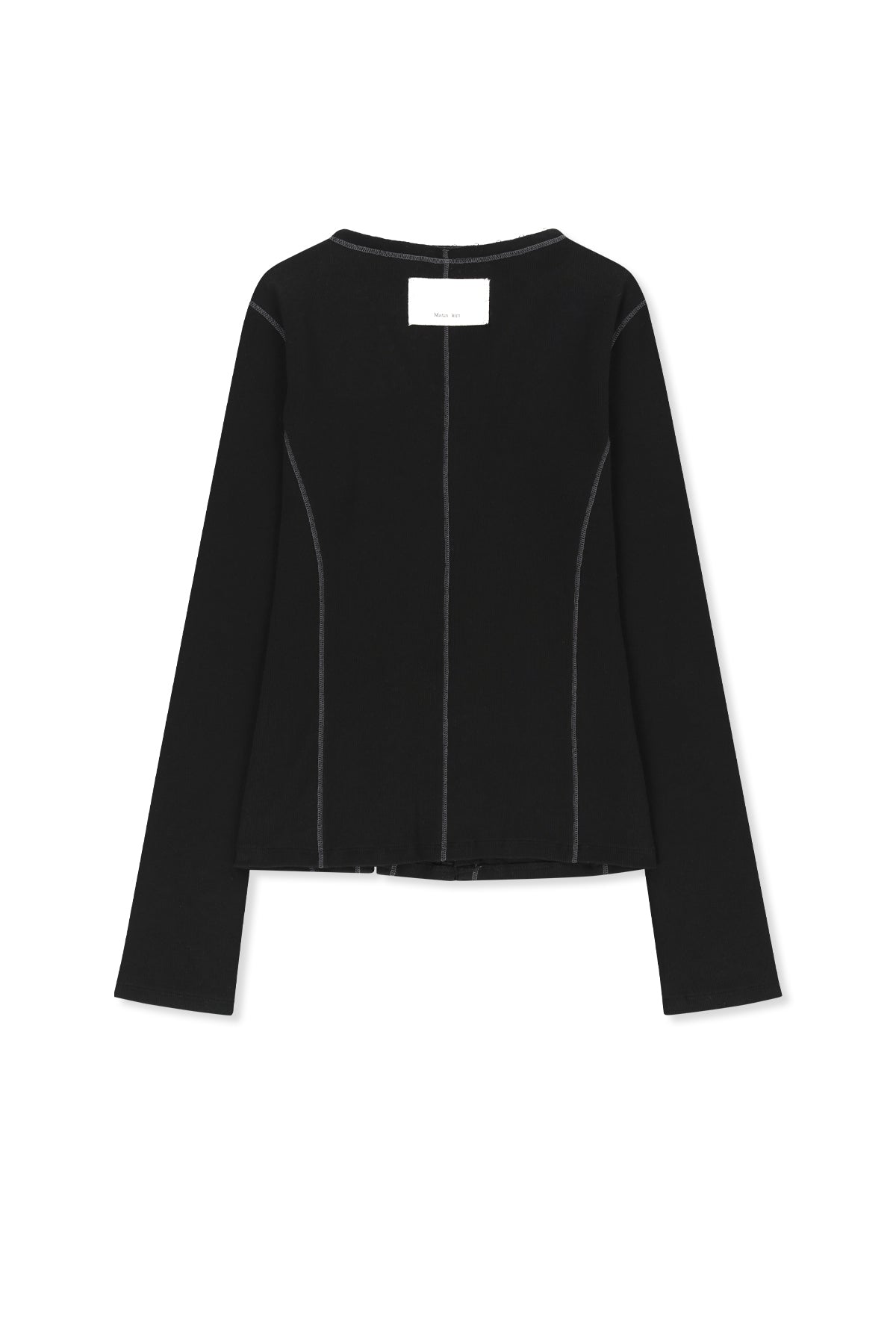 Áo blouse nữ cotton tay dài, cổ chữ V, phom slim fit dài đến eo, có móc cài ở eo.