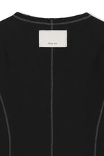 Áo blouse nữ cotton tay dài, cổ chữ V, phom slim fit dài đến eo, có móc cài ở eo.