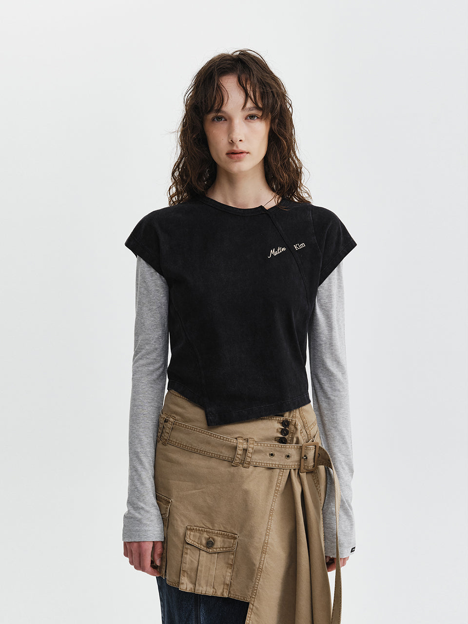 Áo Thời Trang Nữ Matin Kim Curved Cut Slim Top - Black