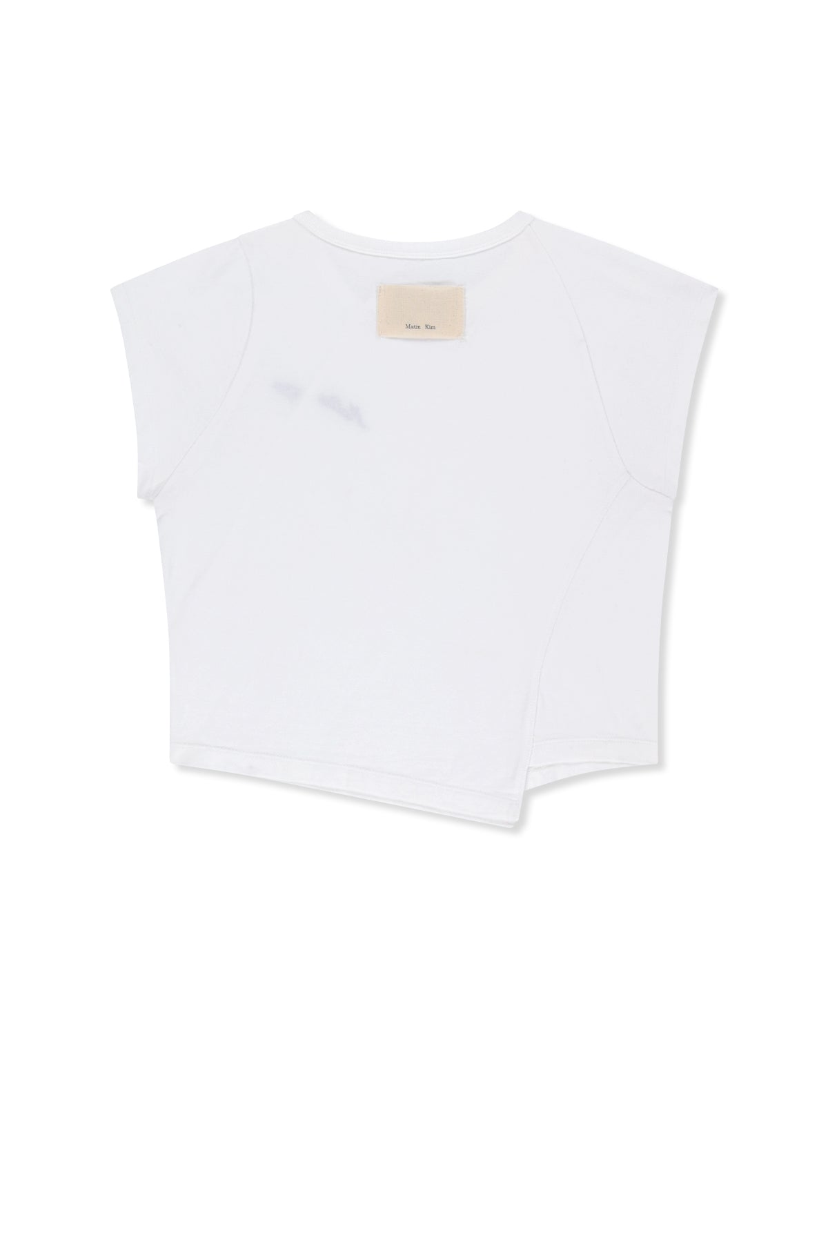 Áo thun nữ slim fit với tay ngắn và cổ tròn, thiết kế hiện đại và thanh lịch.