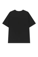 Áo top unisex với đường cắt chéo và logo Matin Kim, phom hộp màu đen.