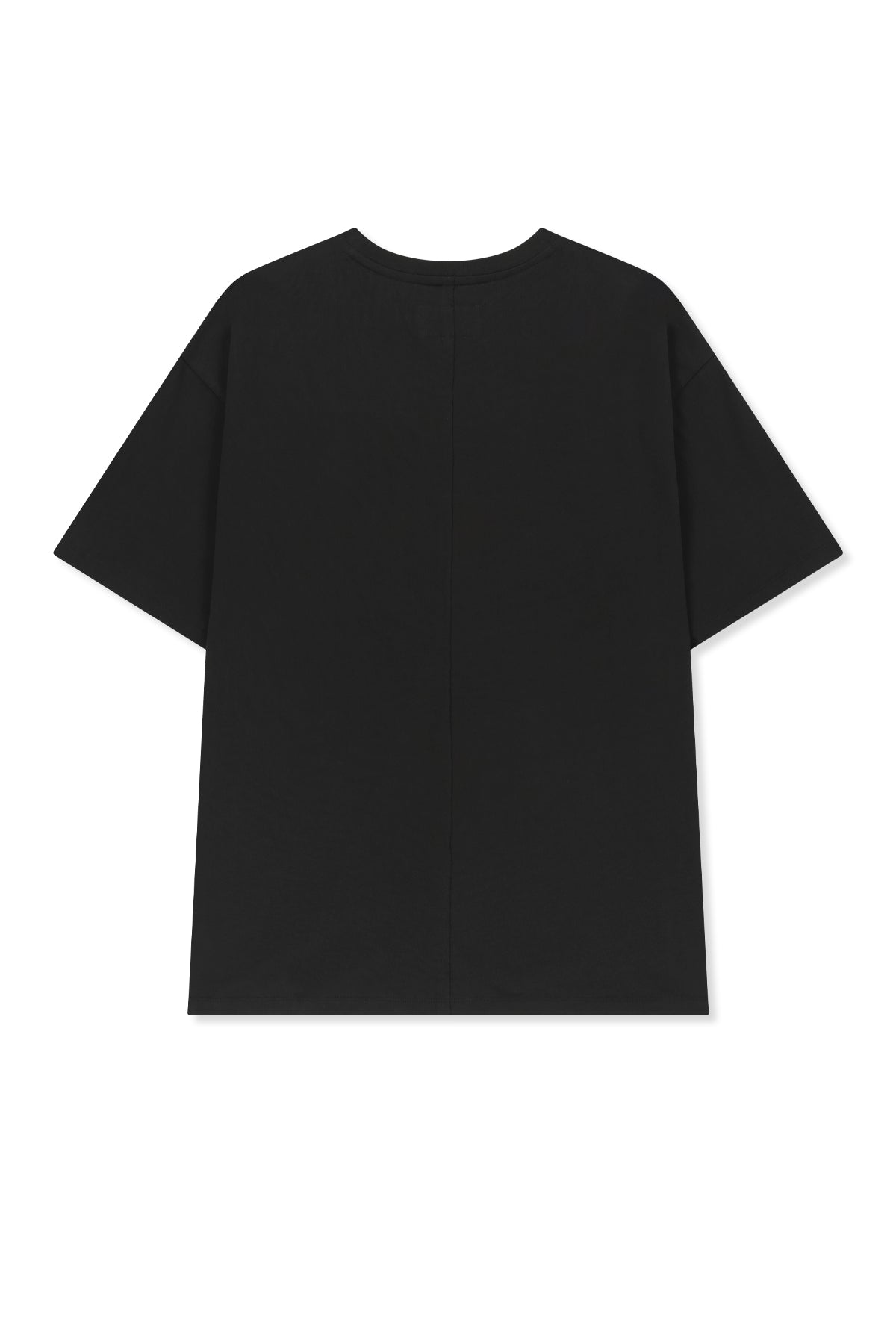 Áo top unisex với đường cắt chéo và logo Matin Kim, phom hộp màu đen.