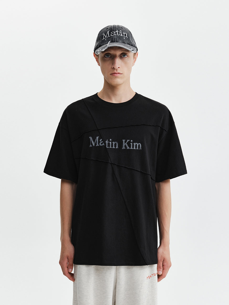 Áo Thời Trang Unisex Matin Kim Diagonal Cut Logo Top - Black
