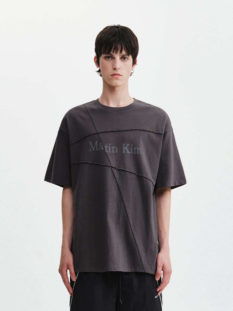 Áo Thời Trang Unisex Matin Kim Diagonal Cut Logo Top - Charcoal